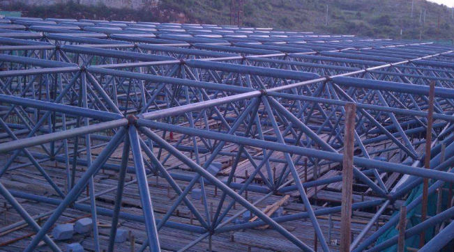 临海概述网架加工中对钢材的质量的过细恳求